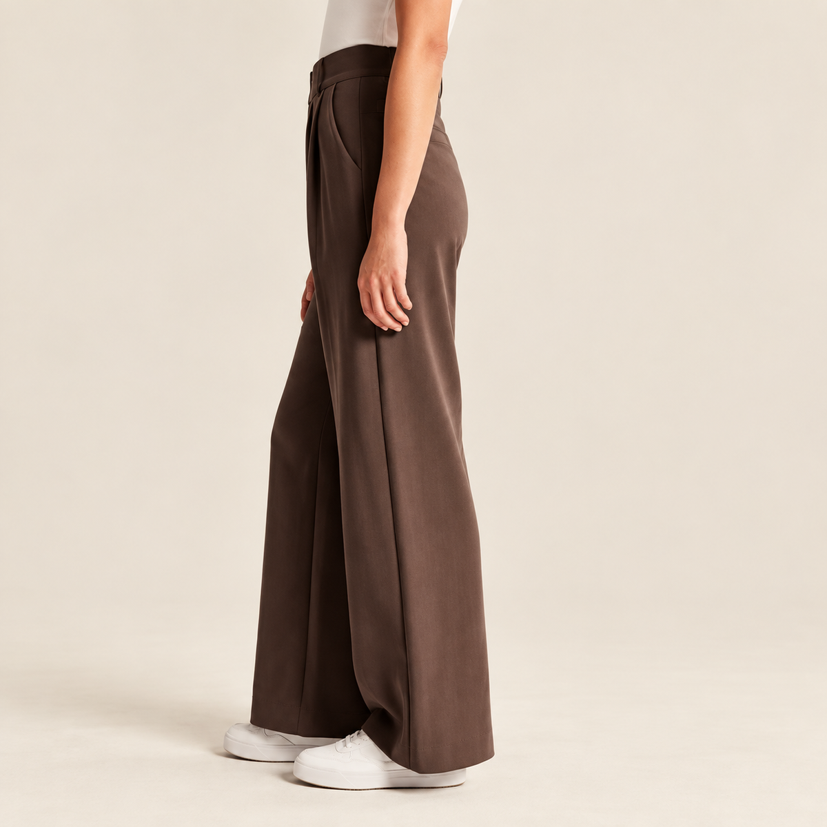 Pantalon taille haute à plis et coupe large