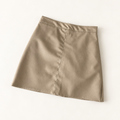 Jupe courte effet cuir taille haute — 3 coloris — Beige — photo sans texte